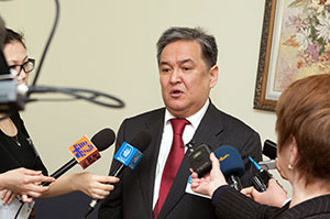 Bolat Svyatov at press-briefing
